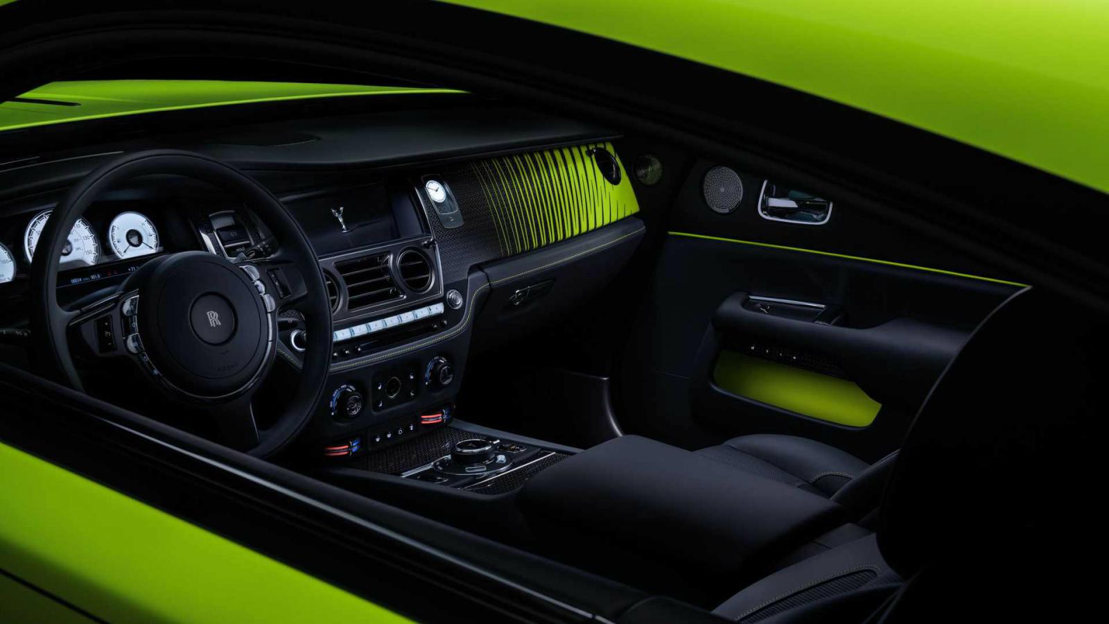 Η Rolls-Royce «φωτίζει» με νέον τα μοντέλα της